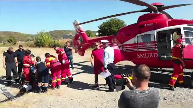 Impact violent pe DN71. Patru răniți, după ce un șofer a făcut o depășire