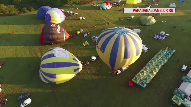 Panică la un festival din Mureș. Șase baloane cu aer cald, duse de curenți în munți