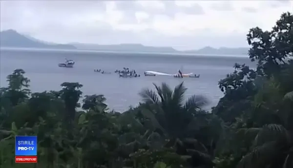 Un avion de pasageri a ratat aterizarea și s-a prăbușit în ocean. FOTO
