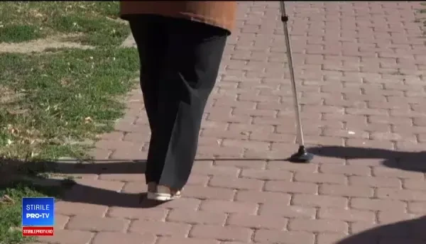 Cum a fost păcălită o bătrână cu 20.000 de lei prin metoda accidentul, deși știa de escrocherie