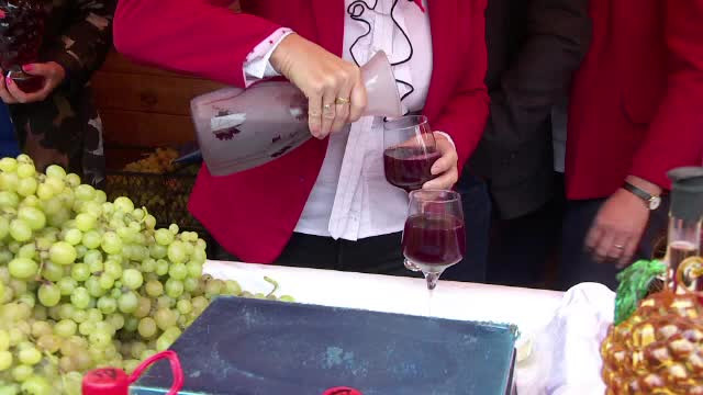 A început Târgul de Toamnă la Galați: pastramă la ceaun, must dulce și legume de sezon