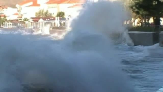 Avertizare pentru turiștii din Grecia. Ciclonul Zorbas va lovi cu putere