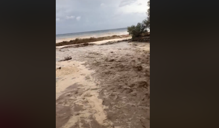 Ciclonul Zorba a lovit Grecia. Mii de turişti încearcă să părăsească Insula Santorini