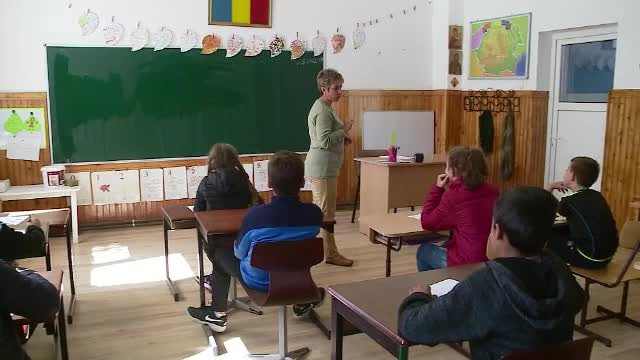 Localitățile unde copiii sunt ajutați cu bani de la primării să nu abandoneze școala
