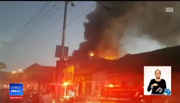Incendiu violent în Centrul Vechi din Timişoara. Bănuiala localnicilor din zonă