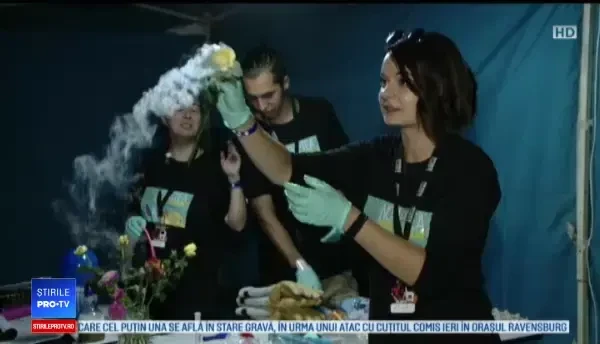 Noaptea cercetătorilor a scos mii de pasionați din case pentru a urmări curse între roboţi