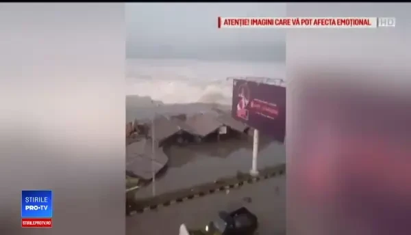 384 de morți și 540 de răniți după tsunamiul din Indonezia. Imagini din dronă
