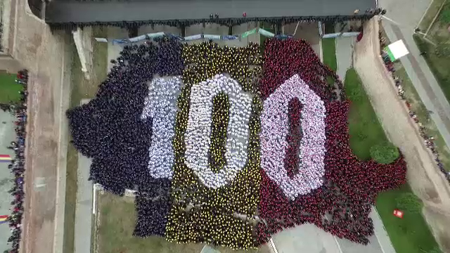 Moment emoționant la Alba Iulia. 4800 de oameni au cântat imnul la unison. VIDEO