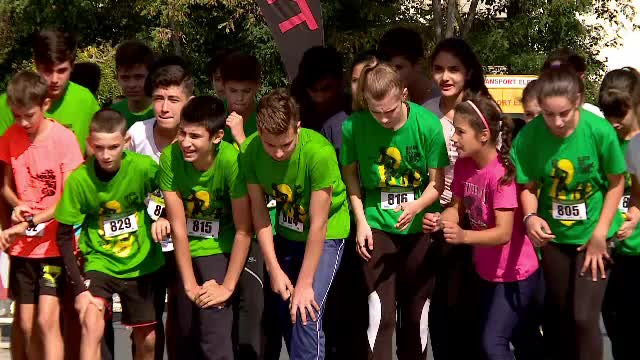 Studiu: Ce se întâmplă cu copiii care petrec prea mult timp în fața telefoanelor