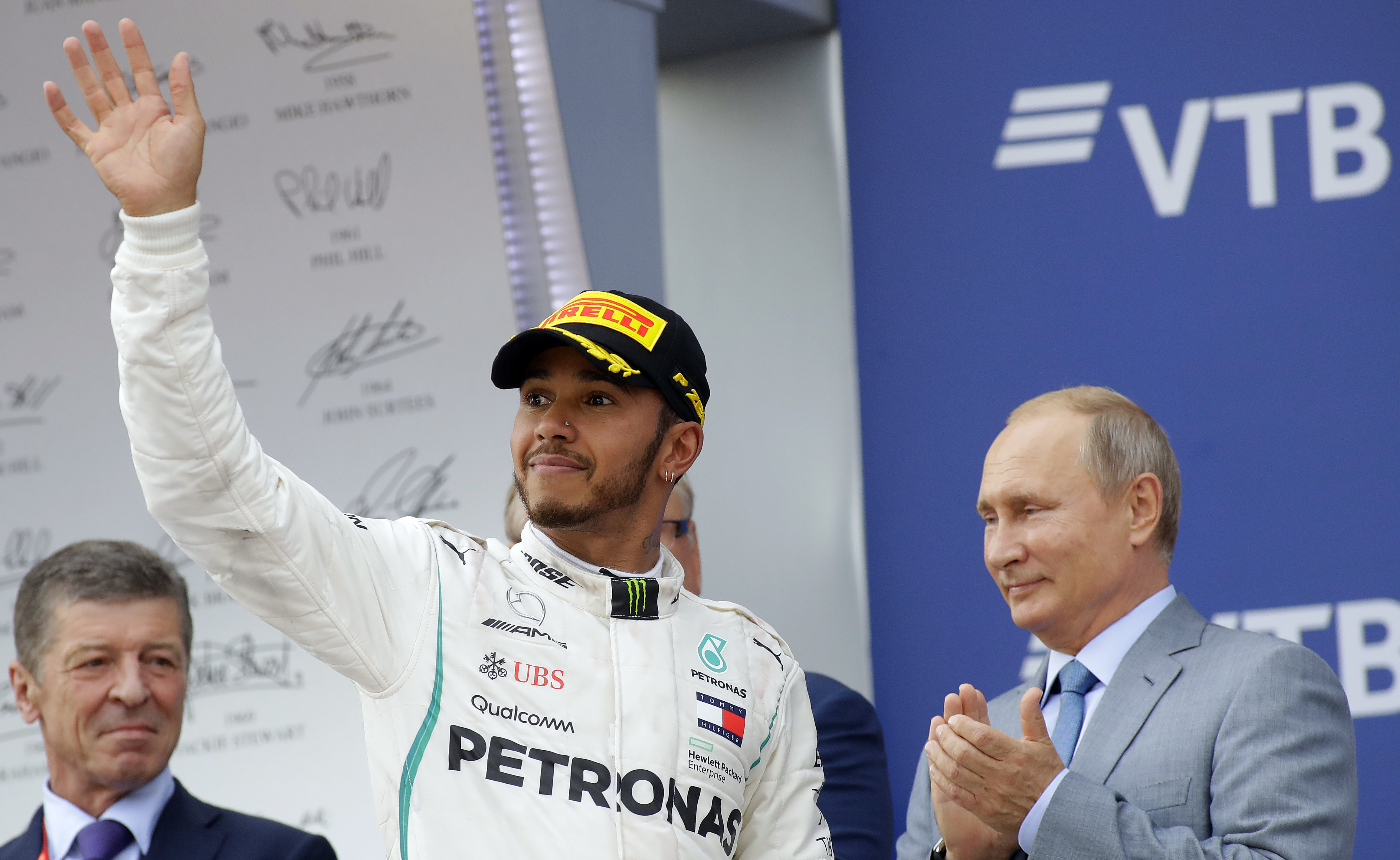 Vladimir Putin, încântat de întâlnirea cu Lewis Hamilton, câștigător al Marelui Premiu al Rusiei