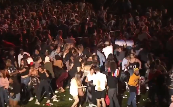 Busculadă la un concert în New York, după ce spectatorii au crezut că se trage în ei