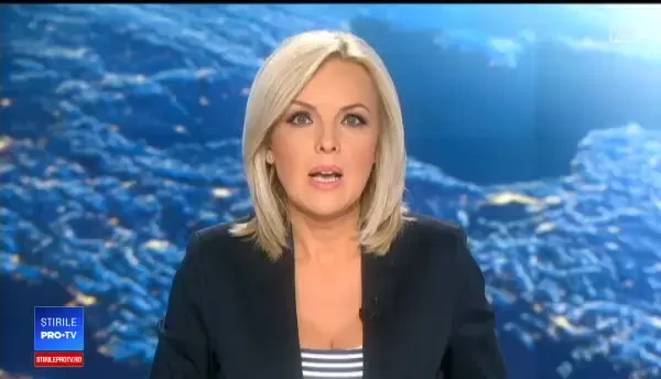 Noua colecție Vivienne Westwood: mese şi scaune pe post de accesorii, culturişti pe tocuri