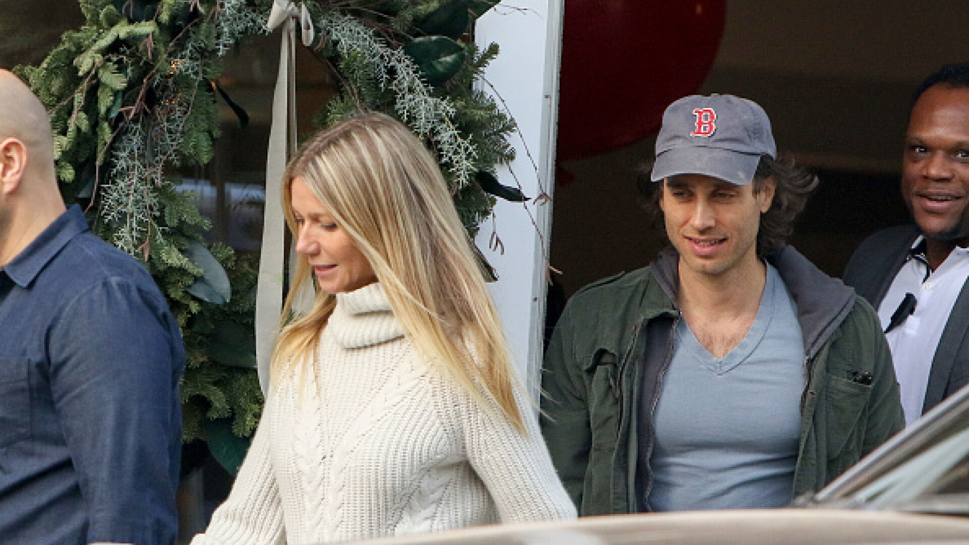Gwyneth Paltrow şi producătorul Brad Falchuk s-au căsătorit. Poza publicată de actriță