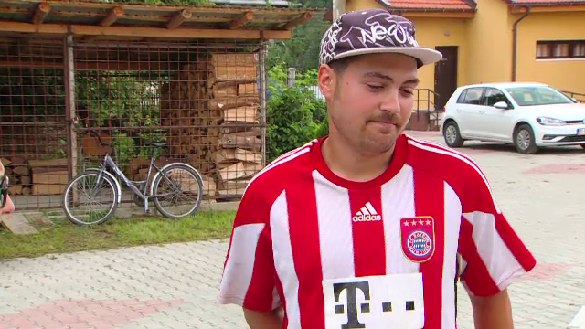 Reacția unui tânăr cu 2 clase când i se propune un loc de muncă într-o fabrică de textile