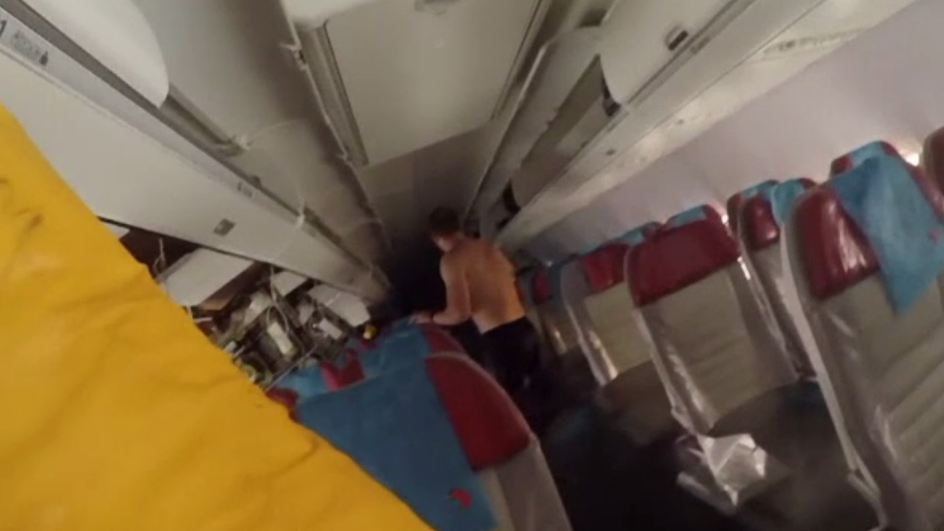 Noi imagini din interiorul avionului de pasageri prăbușit în apele Pacificului