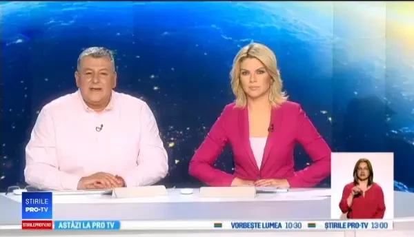 Mai mulți căței s-au luptat pentru marele premiu într-un concurs de surfing