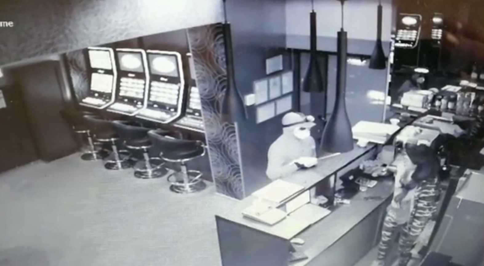 Un bărbat înarmat cu un cuțit a jefuit un cazinou din Timișoara. Suma sustrasă