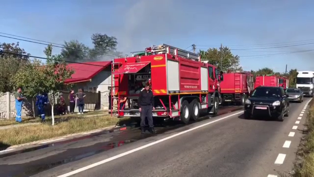 Cum a luat foc o casă renovată cu banii trimişi de un cuplu care lucrează în Spania