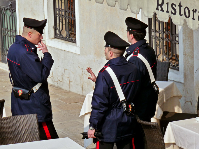 Un italian a ajuns să doarmă în garaj fiindcă în apartamentul lui s-au mutat ilegal români