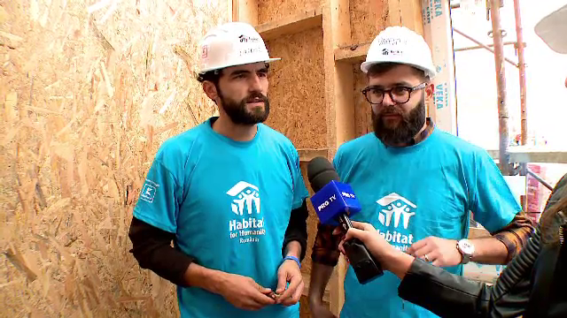 Sute de voluntari s-au adunat la Constanța, ca să construiască 8 locuințe unor familii nevoiașe