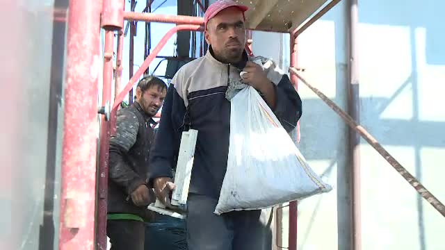 bloc ars in sectorul 5, muncitori