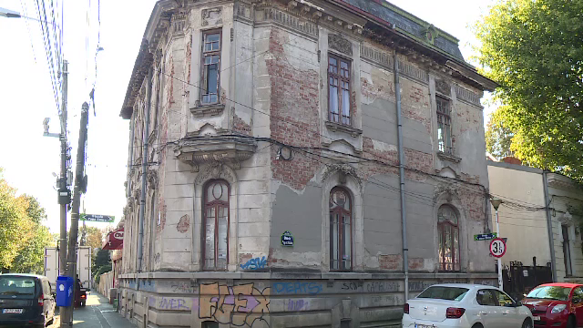 Proprietarii care nu repară fațadele riscă amenzi uriaşe. Primăria le dă bani doar teoretic