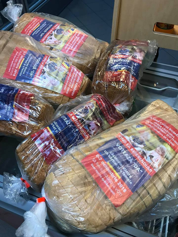 Pliante pro-referendum în pungile de pâine. Patron: „Cu ce am greşit? Nu fac politică”