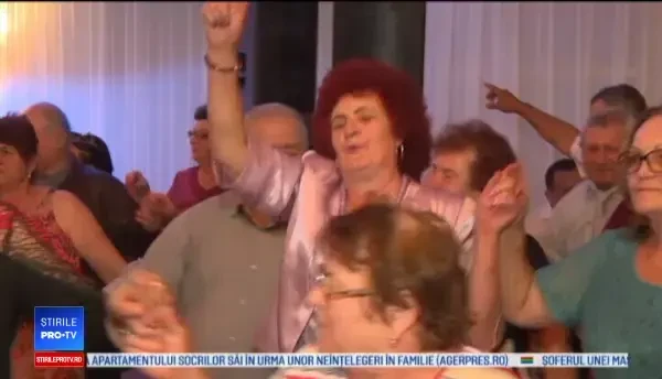 Petrecere pentru 1.500 de pensionari din Târgu Jiu, de Ziua Internaţională a Vârstnicilor