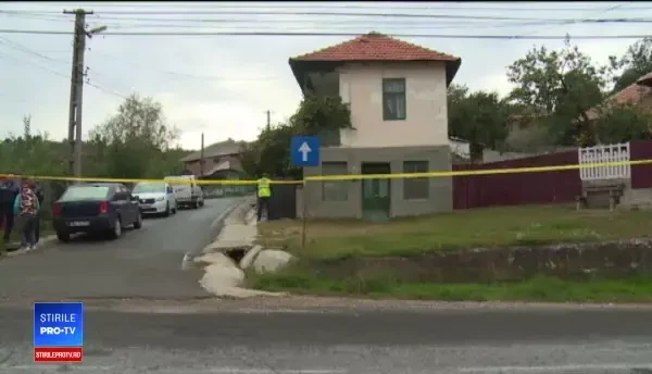 Femeie de 80 de ani acuzată că și-a ucis vecinul, fost iubit din tinereţe. ”Venea mereu peste ea”