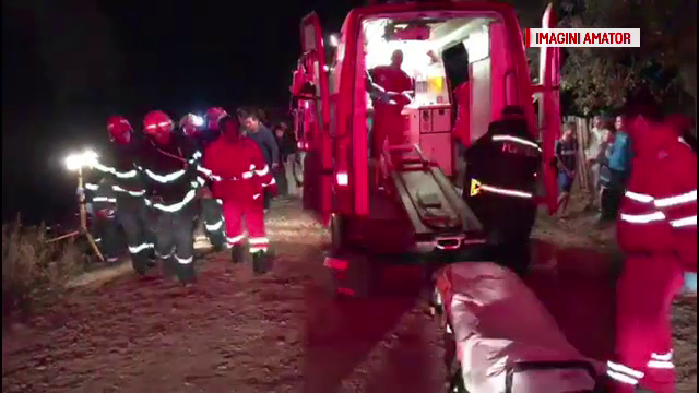 Cinci persoane au ajuns la spital, după ce mașina în care erau a căzut într-o râpă, în Vaslui