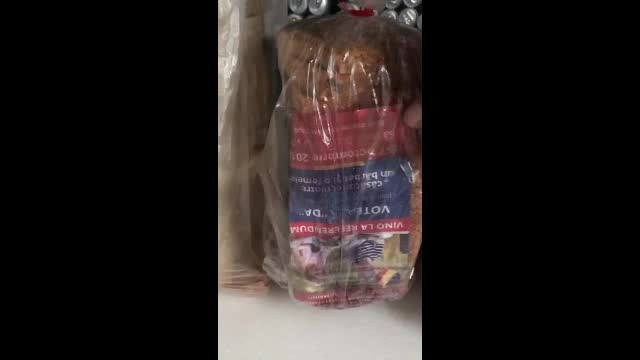 Ce a păţit proprietarul brutăriei care a băgat pliante pro-referendum în pungile cu pâine