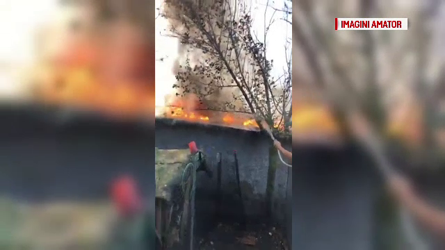 Incendiu într-o gospodărie din Galați. O bătrână a ajuns la spital