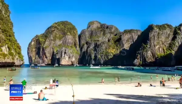 Distrugeri provocate de turiști pe una dintre cele mai frumoase plaje din lume