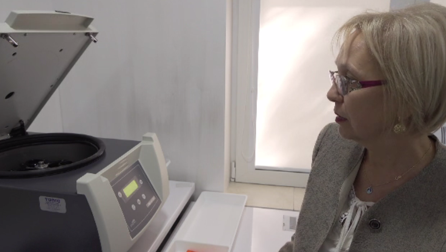 Primul aparat care depistează cancerul în 2 ore a ajuns în România. Prețul unei analize