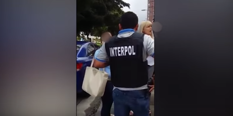 Momentul în care Elena Udrea a fost reținută pe stradă. VIDEO