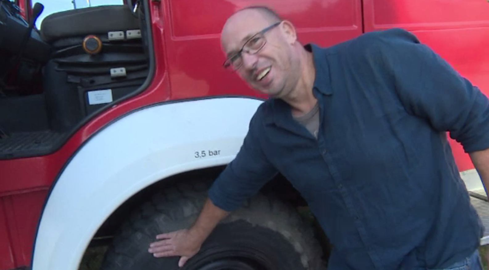 Cu ce mașină a venit un neamț în România, pentru a face turul țării. Gluma făcută pe seama șoselelor