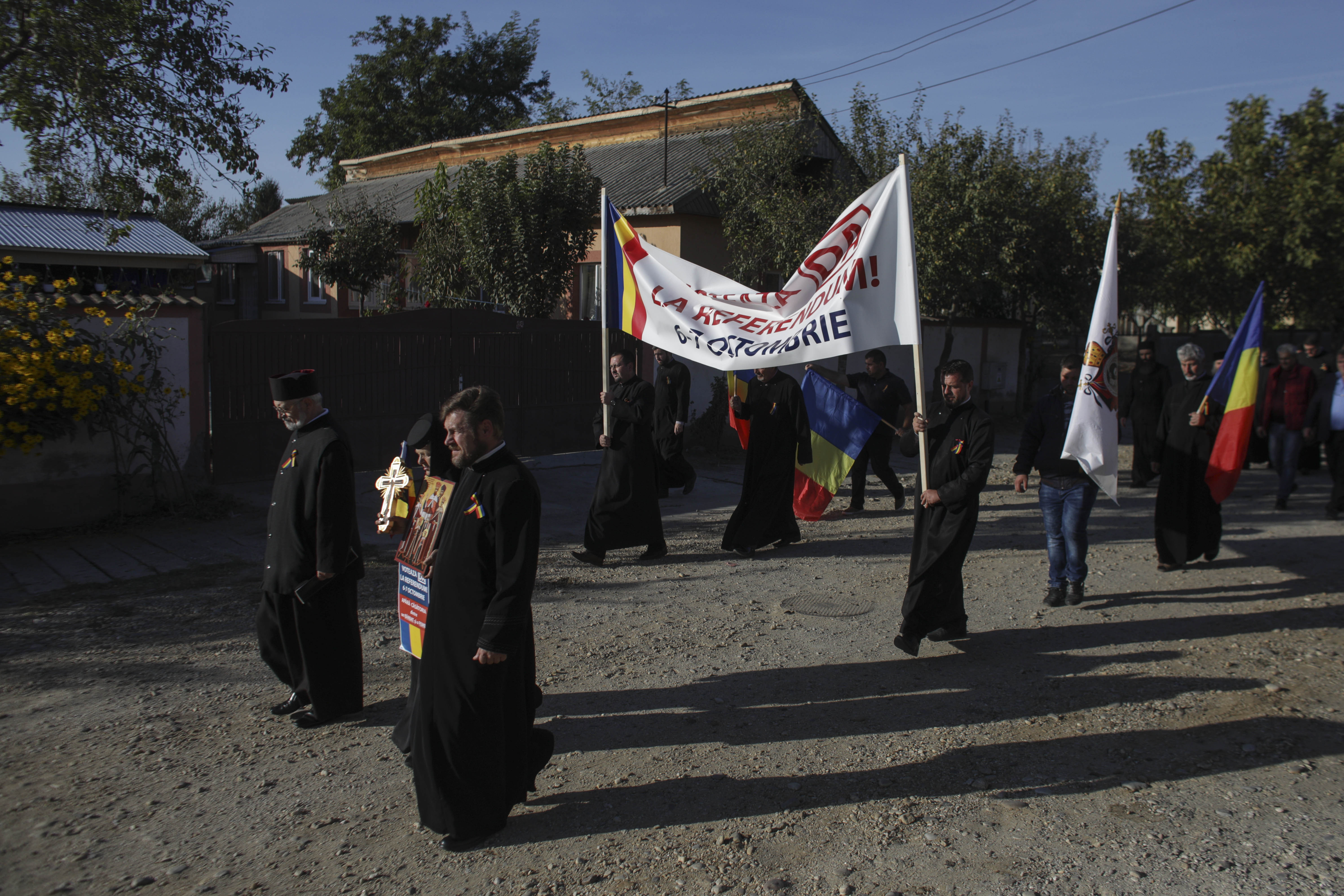 Procesiune pro-referendum in Olt