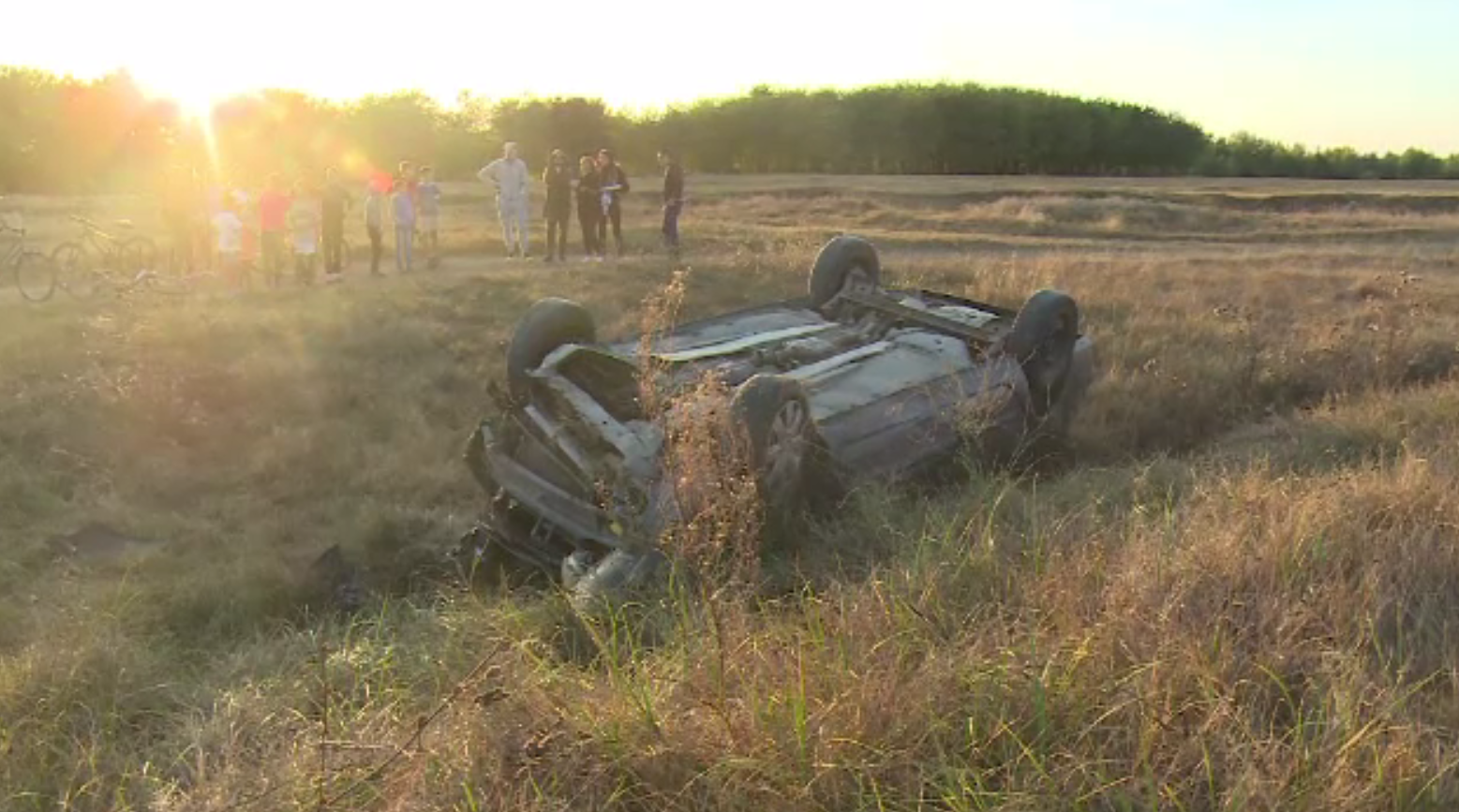 Doi tineri, la spital după ce au gonit cu mașina pe un drum neasfaltat din localitate