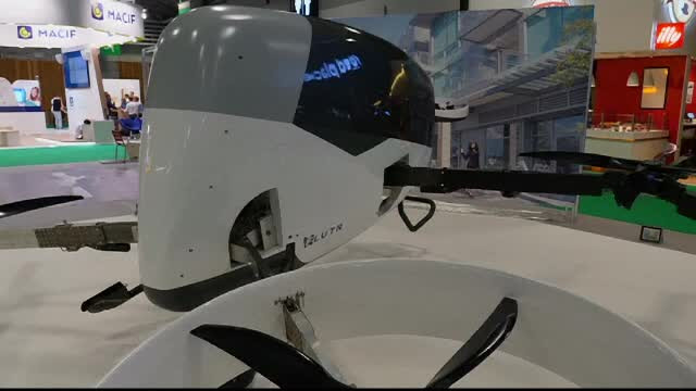 Salonul auto de la Paris. Mașina zburătoare gândită pentru a fi folosită pe post de taximetru