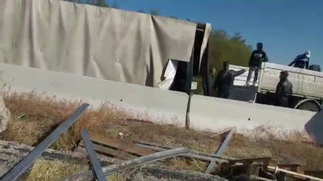 Ce au descoperit polițiștii într-un TIR care ar fi trebuit să transporte detergent