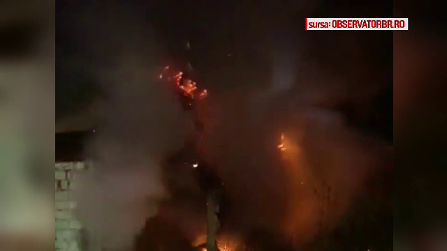 Incendiu urmat de o explozie, în Brăila. O bătrână a ajuns la spital