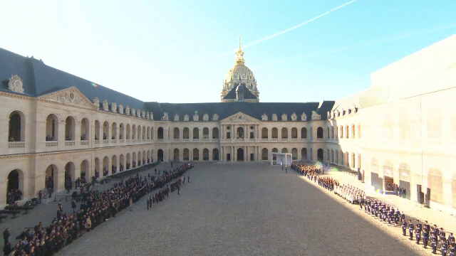Ceremonie pentru omagierea lui Charles Aznavour. Macron: "Ar fi vrut să trăiască un veac"