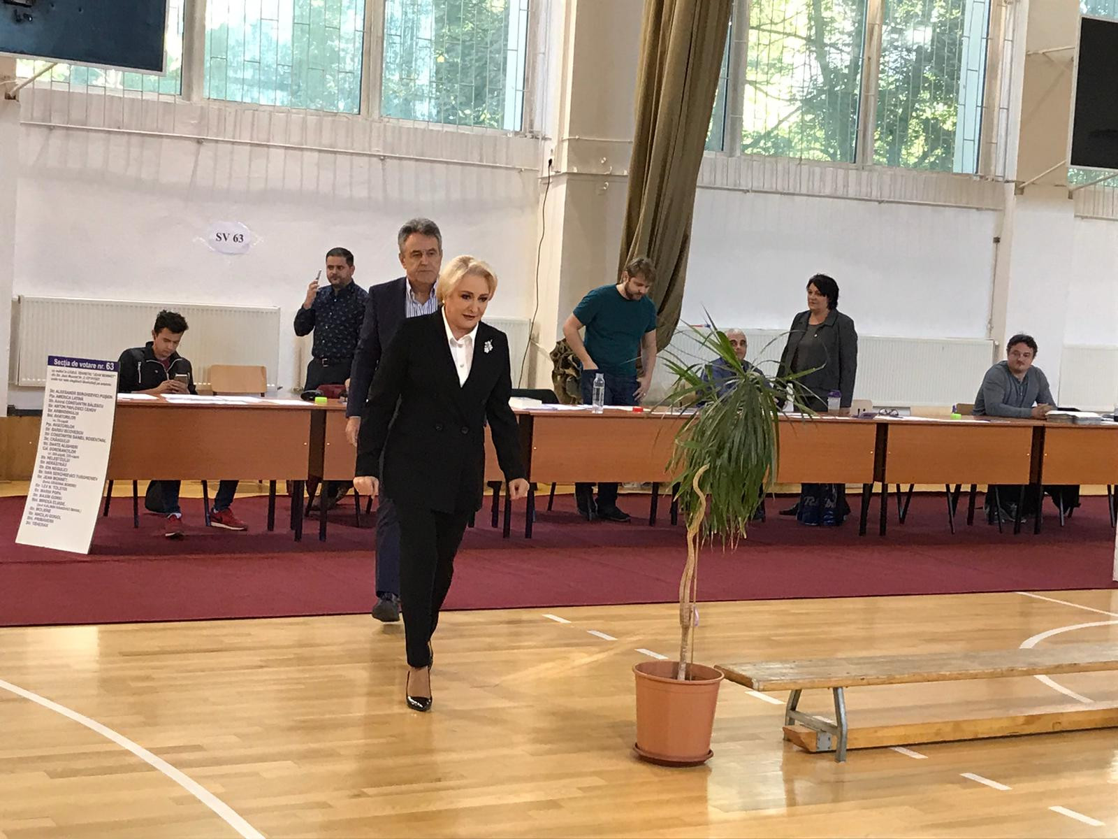 Referendumul pentru familie. Mesajul transmis de Viorica Dăncilă, după ce a votat: „Fiecare trebuie să se exprime”. FOTO