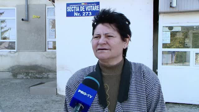 ”Sunt chioară, nu vad bine”. Pe ce a pus ștampila o femeie, în cabină