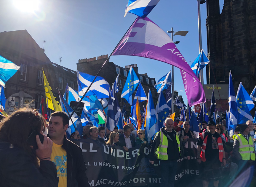 20.000 de oameni au ieșit în stradă pentru a cere independența Scoției. VIDEO