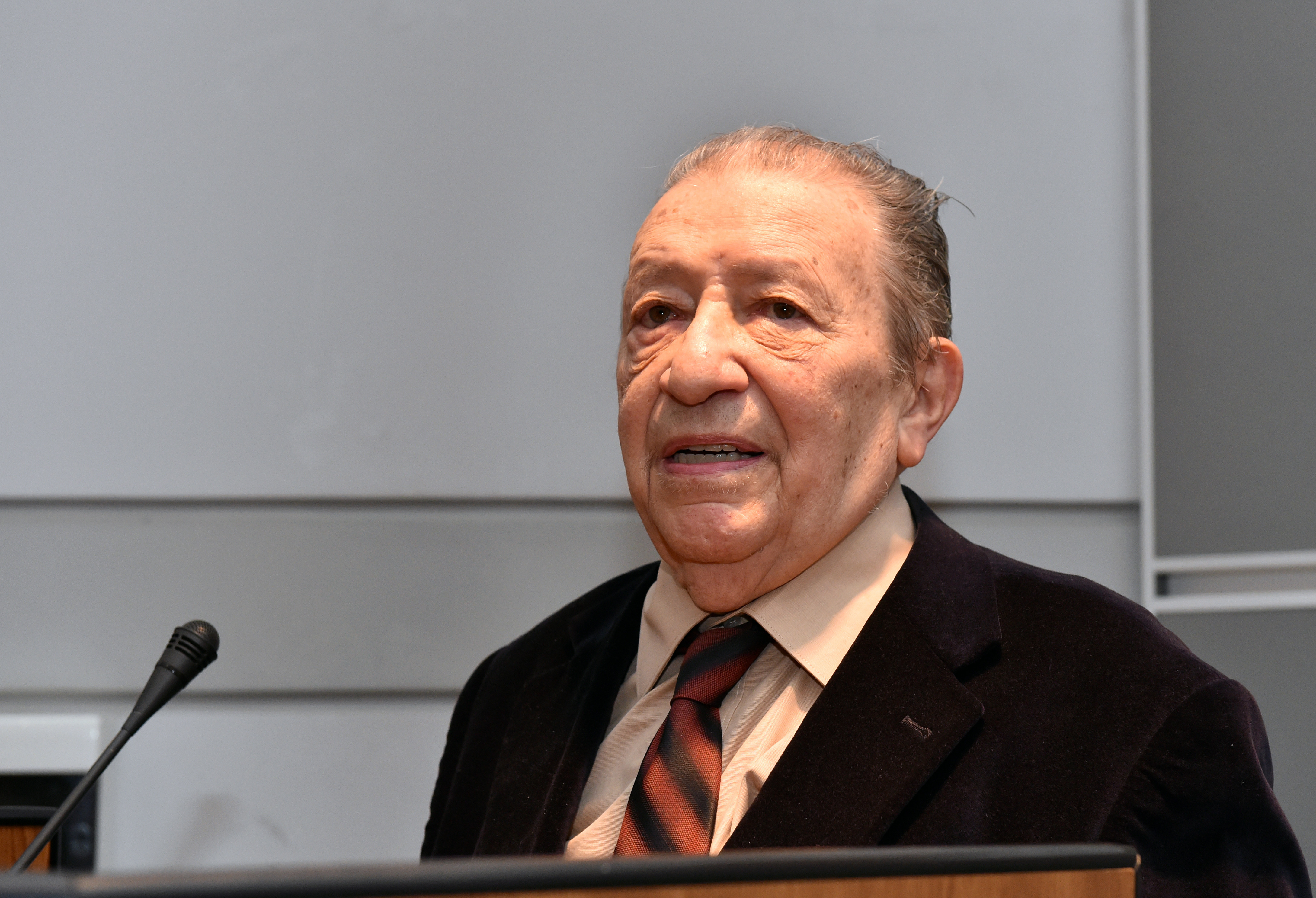 Paul Cornea, istoric şi critic literar, a decedat la vârsta de 94 de ani