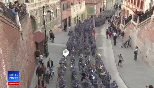 Piaţa Mare din Sibiu a găzduit reproducerea primirii generalului francez, Henri Berthelot