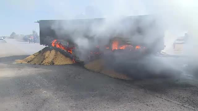 Un tractor și un autoturism, în care se afla un copil, s-au ciocnit pe o șosea din Arad