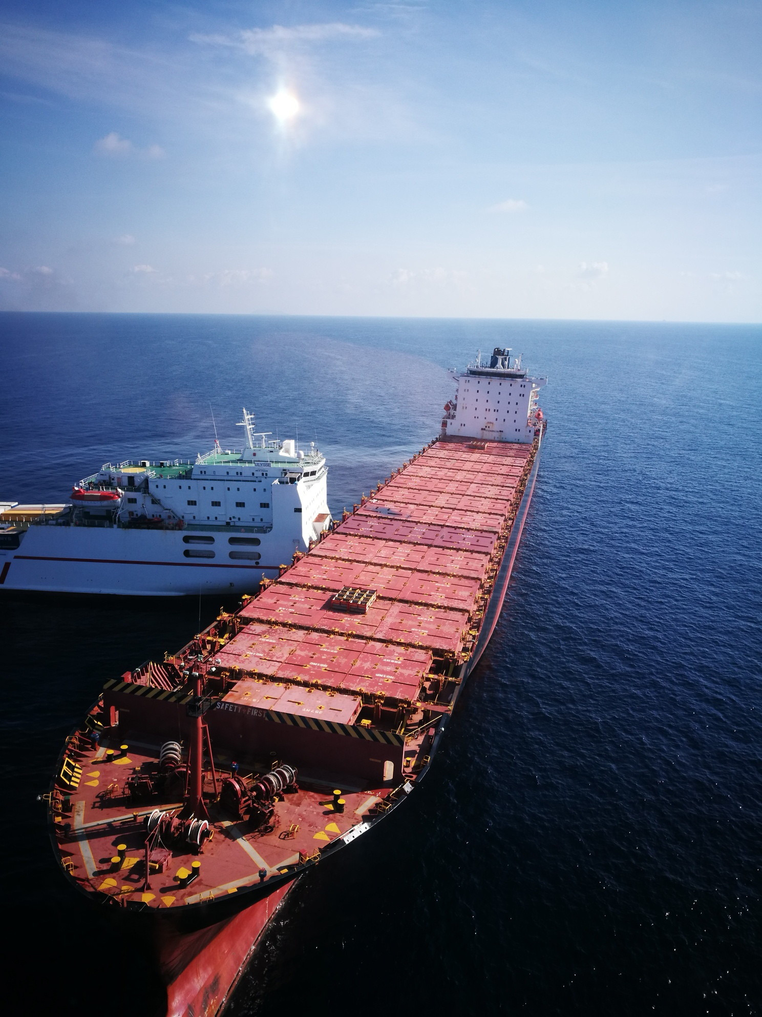 Două nave de tonaj mare s-au ciocnit în apropierea insulei Corsica