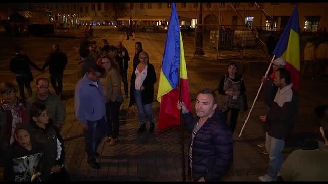 Eșecul referendumului, sărbătorit în stradă, cu șampanie. ”Nu au reușit să ne dezbine”